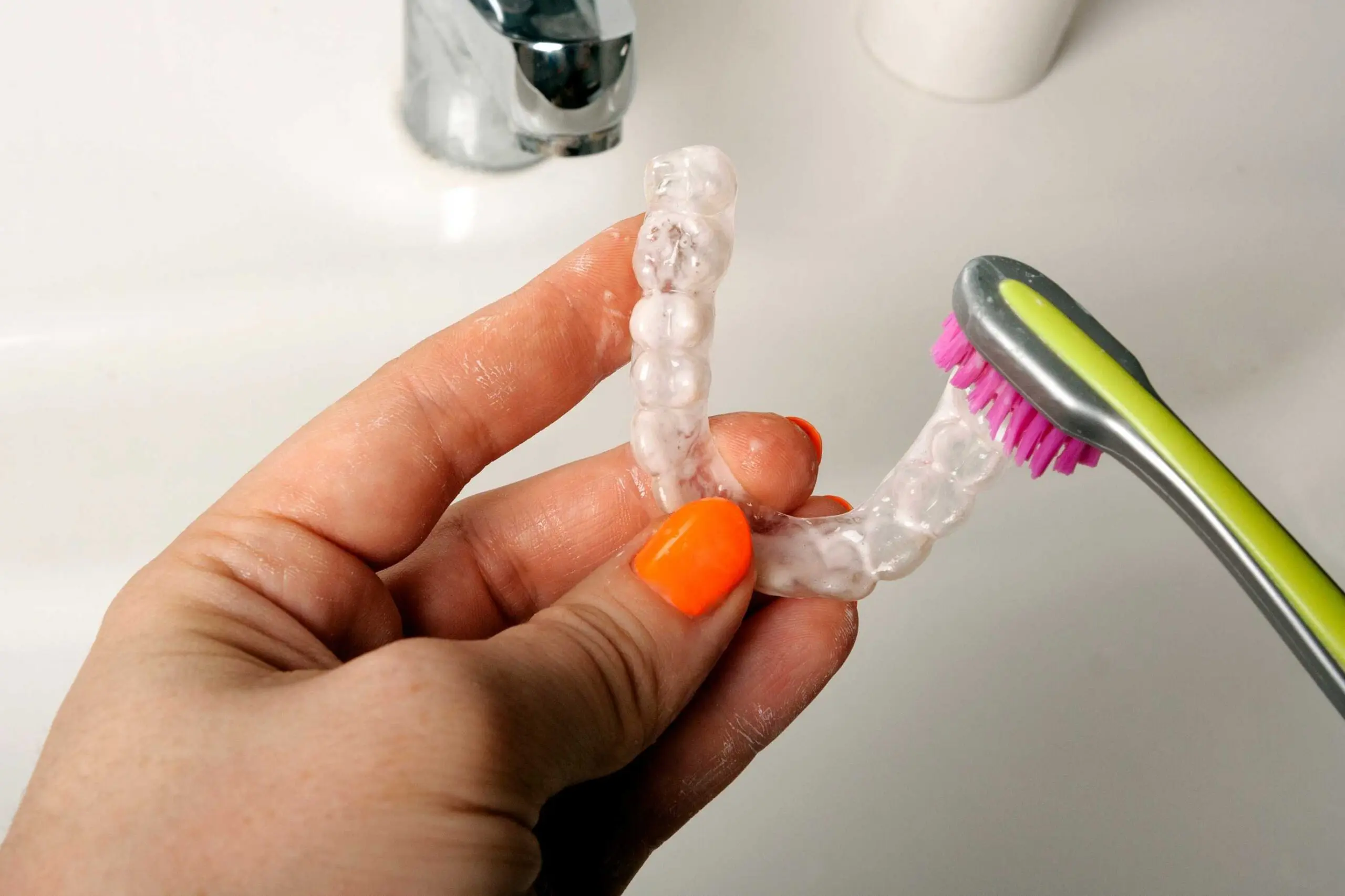 cleaning retainers with softbrush