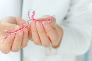 dentist-holding-retainer